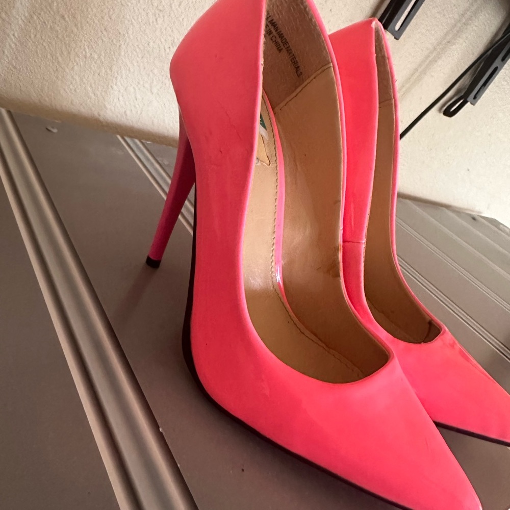 Size 6 hot pinky